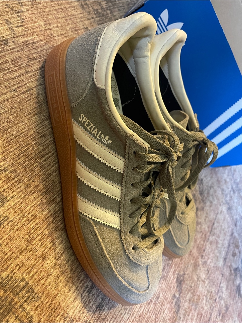 adidas handball spezial Suede Sneakers in  silver pebble with Gum Sole NWT - Picture 3 of 5